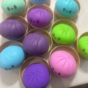 The PURPLE viral mystery dumpling Squishy Bun Stress Toys - Pastel Mix RMS